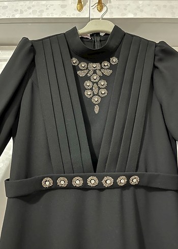 Uzun Siyah Gotik Nakışlı Elbise - Görsel 4