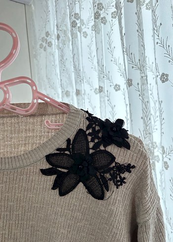 Nakış Detaylı Bej Triko Kadın Kazak - Görsel 3