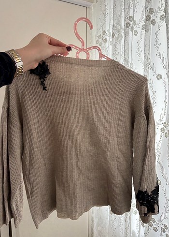 Nakış Detaylı Bej Triko Kadın Kazak - Görsel 2