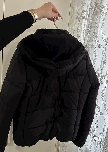 Siyah şişme mont - Görsel 2