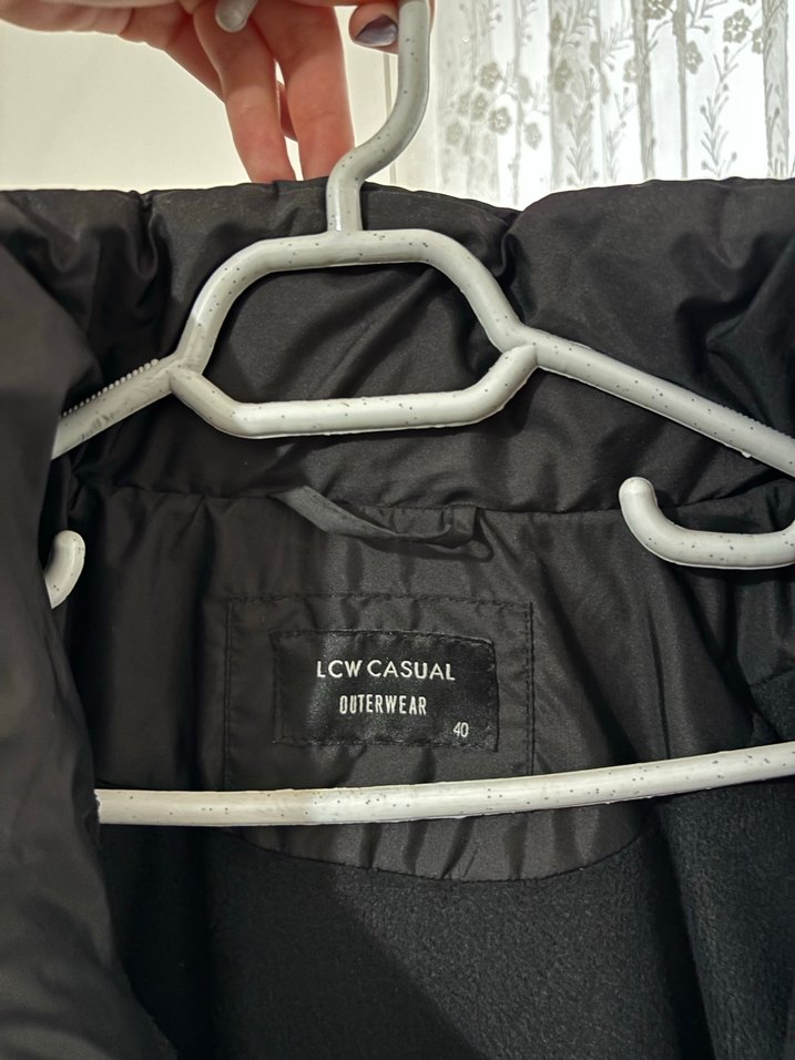 Siyah şişme mont - Görsel 3