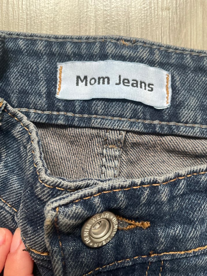 Gri Düğmeli Bol Kesim Kadın Kot Pantolon - Görsel 2