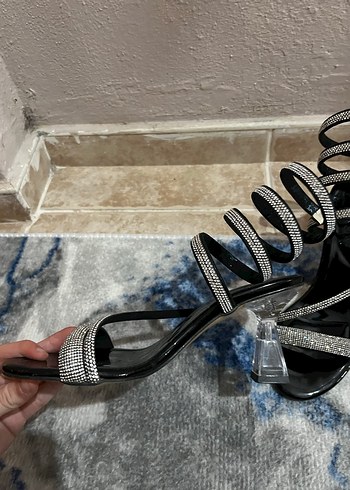 Parlak Siyah Yılan Desenli Topuklu Ayakkabı - Görsel 3