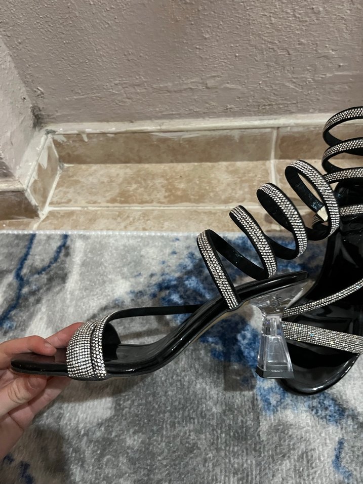 Parlak Siyah Yılan Desenli Topuklu Ayakkabı - Görsel 3