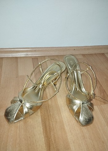 zara gold topuklu sandalet - Görsel 3