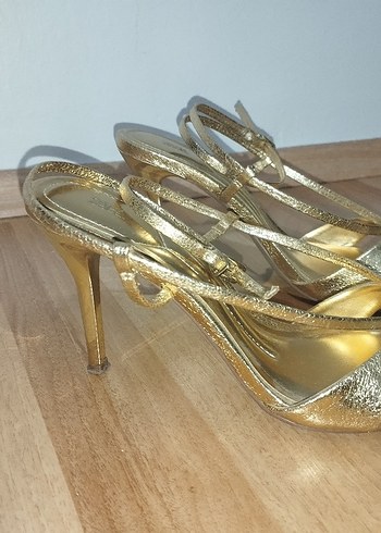 zara gold topuklu sandalet - Görsel 4