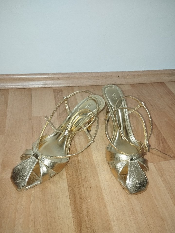 zara gold topuklu sandalet - Görsel 3