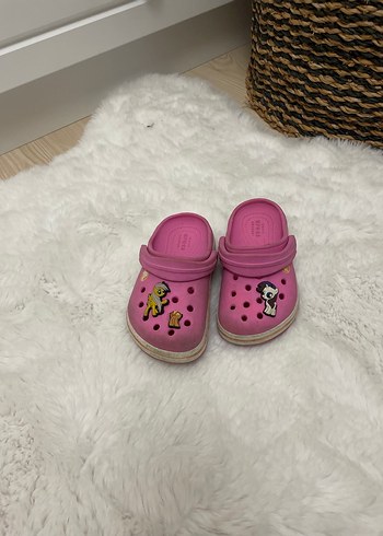 Crocs 22