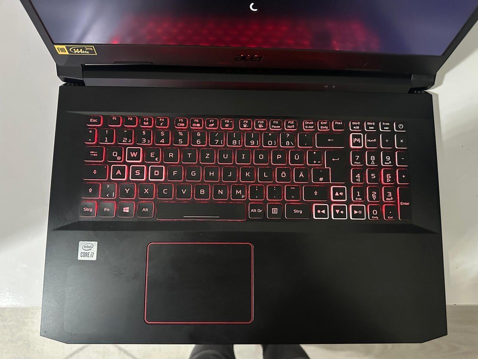 Siyah Acer Laptop - Görsel 4