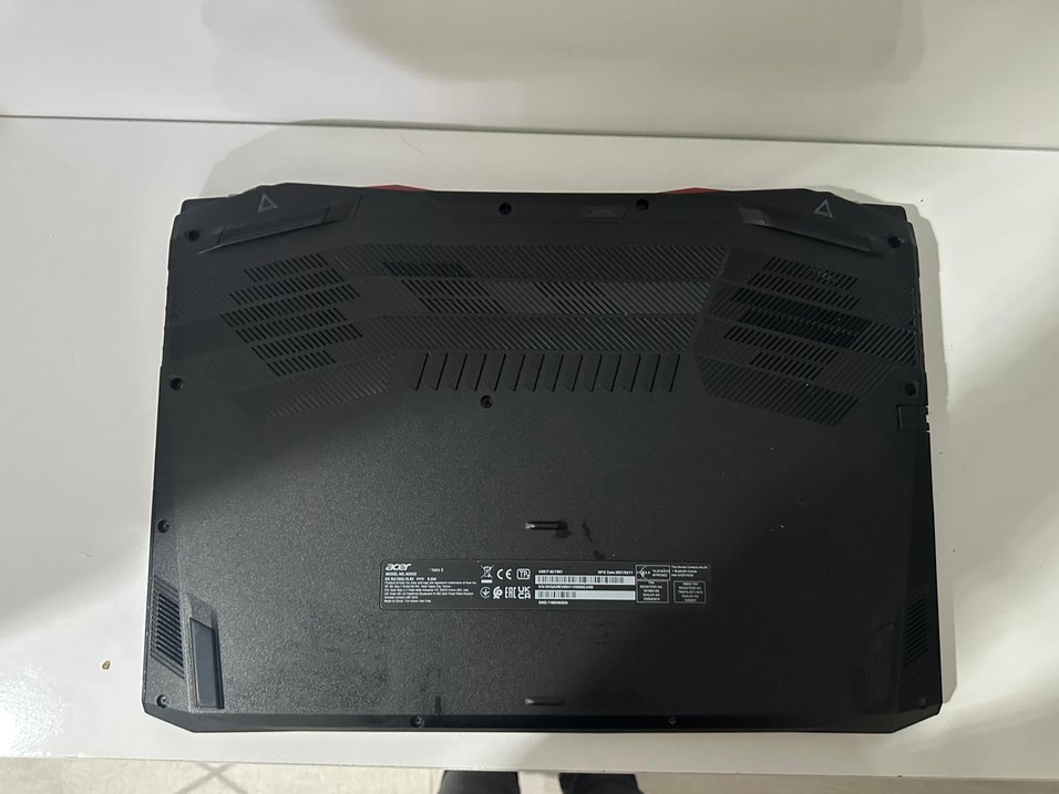 Siyah Acer Laptop - Görsel 3