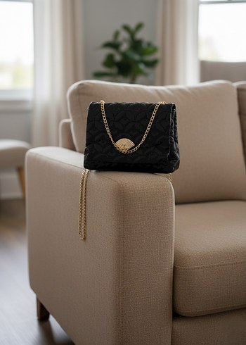 Siyah Parlak Deri Zincirli Kadın Çanta - Görsel 3