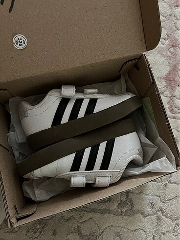 Adidas 22 numara bebek ayakkabı
