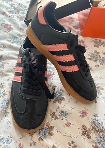 Pembe Şeritli Siyah Bağcıklı Spor Ayakkabı - Görsel 2