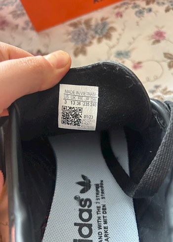 Pembe Şeritli Siyah Bağcıklı Spor Ayakkabı - Görsel 4