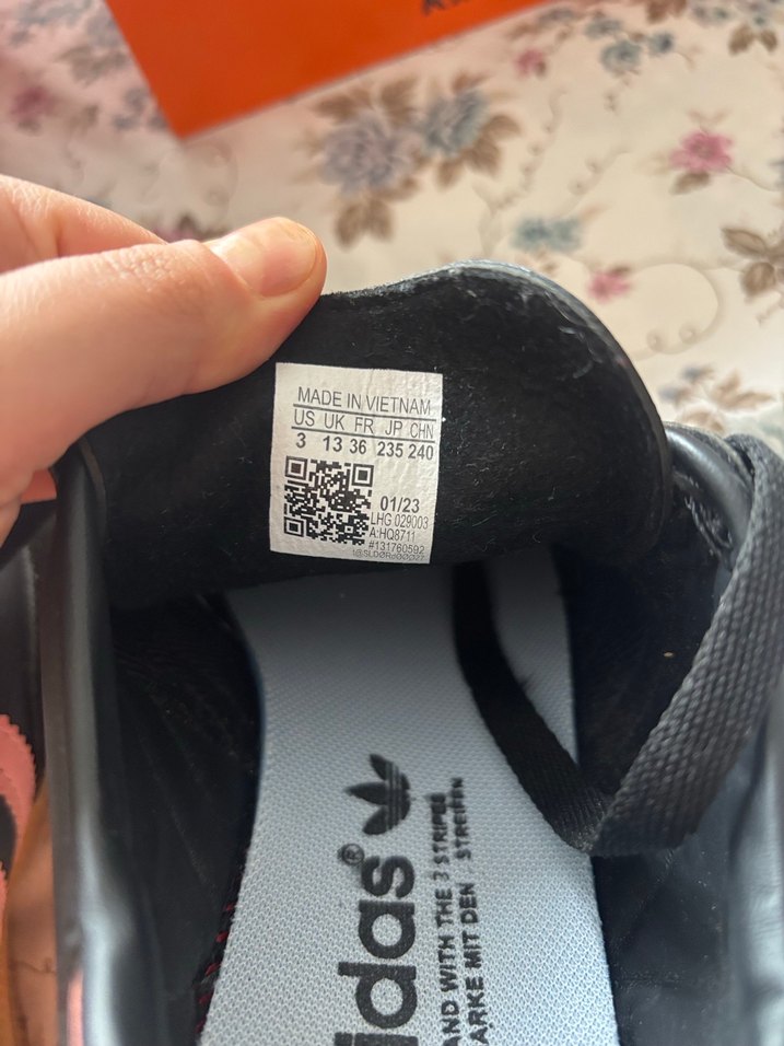 Pembe Şeritli Siyah Bağcıklı Spor Ayakkabı - Görsel 4