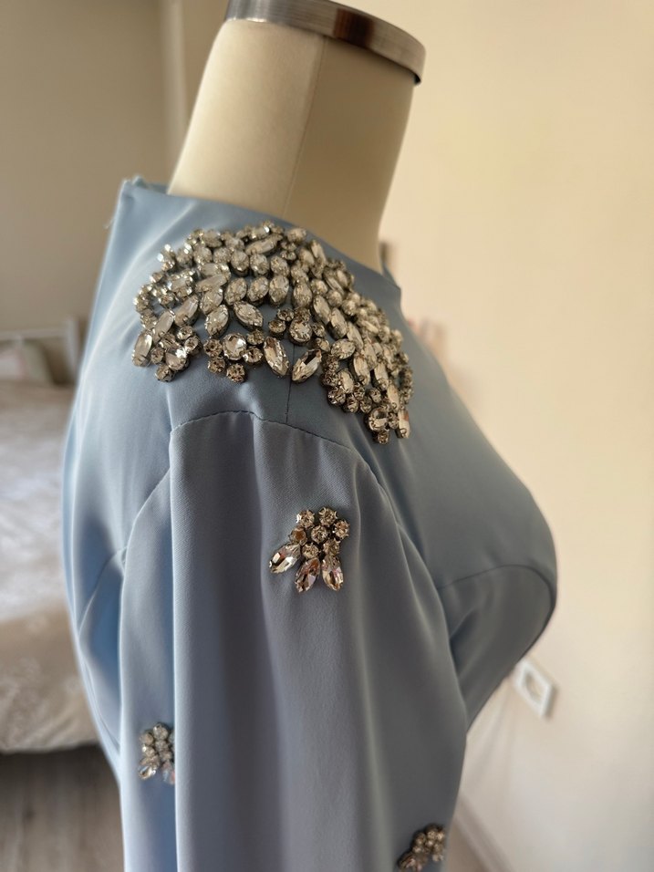 Uzun Kollu Nakışlı Mavi Abiye Elbise - Görsel 5