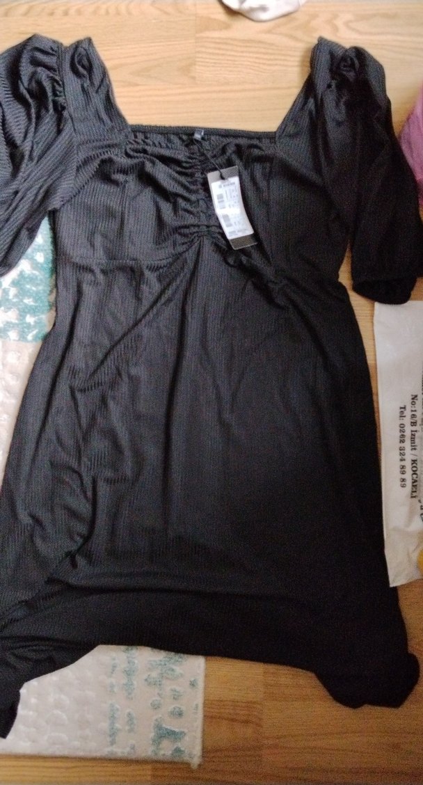 Siyah V Yaka Midi Katlı Kadın Elbise - Görsel 2