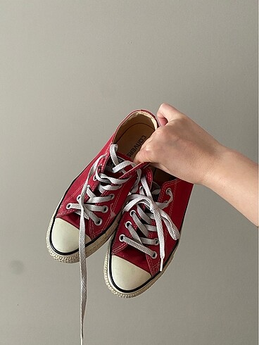 Kırmızı converse