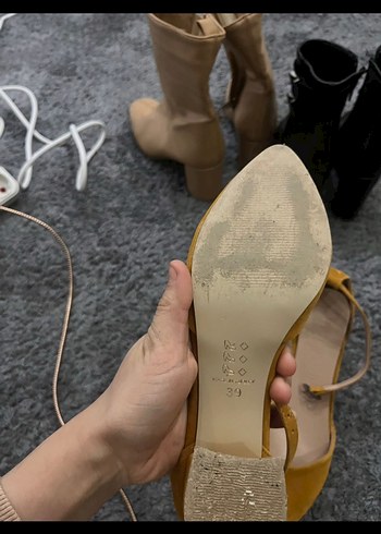 Sarı Süet Bilekten Tokalı Stiletto - Görsel 3