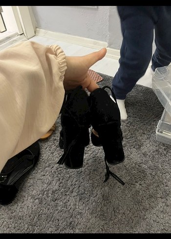 Siyah Elastik Bantlı İnce Topuklu Kadın Ayakkabı - Görsel 2