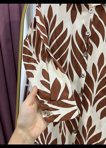 Bohem V Yaka Düğmeli Kısa Kahverengi Gömlek - Görsel 2