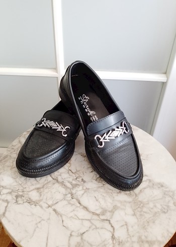 Zincir Detaylı Siyah Yılan Desenli Kadın Loafer - Görsel 4