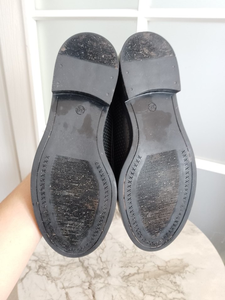 Zincir Detaylı Siyah Yılan Desenli Kadın Loafer - Görsel 3