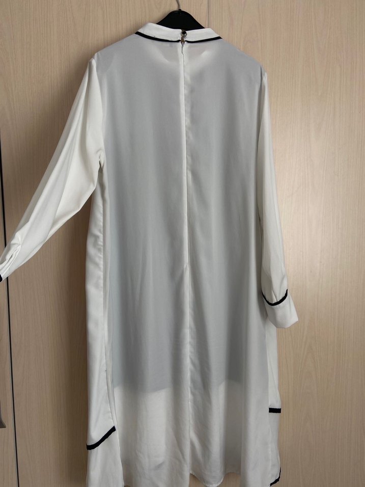 Uzun Beyaz Kadın Tunik Siyah Detaylı - Görsel 2