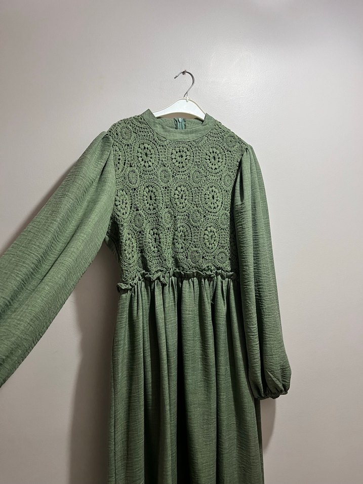 Yeşil Nakışlı Uzun Bohem Elbise - Görsel 2