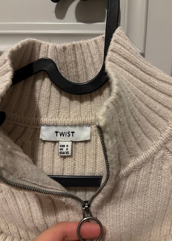 Bej Yüksek Yakalı Örgü Kadın Kazak - Görsel 2