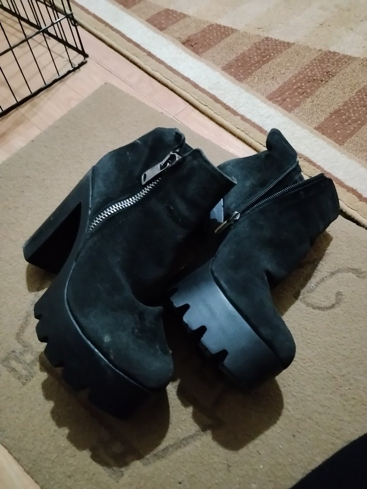 Siyah Süet Tokalı Gotik Kadın Bot - Görsel 2