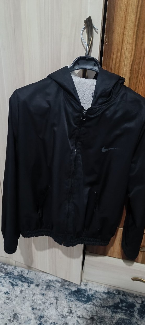 Siyah Kapüşonlu kısa mont - Görsel 2