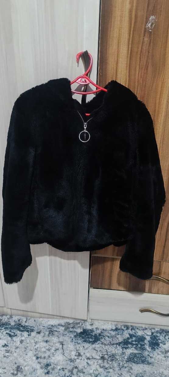 Kadın Siyah Peluş Kürk Kapüşonlu Mont - Görsel 3