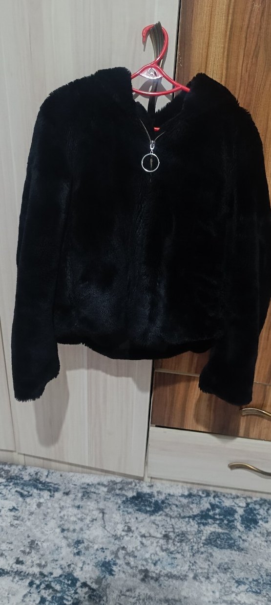 Kadın Siyah Peluş Kürk Kapüşonlu Mont - Görsel 2