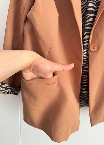 Bej Zebra Desenli Düğmeli Kadın Blazer - Görsel 4