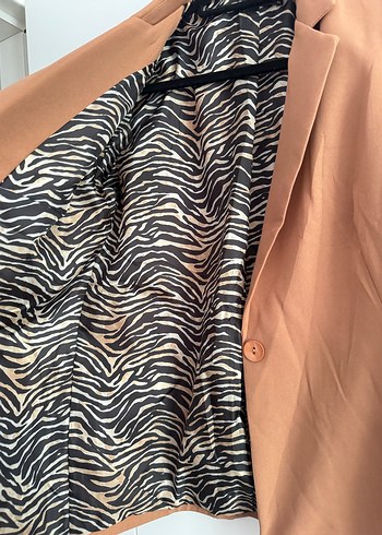 Bej Zebra Desenli Düğmeli Kadın Blazer - Görsel 3