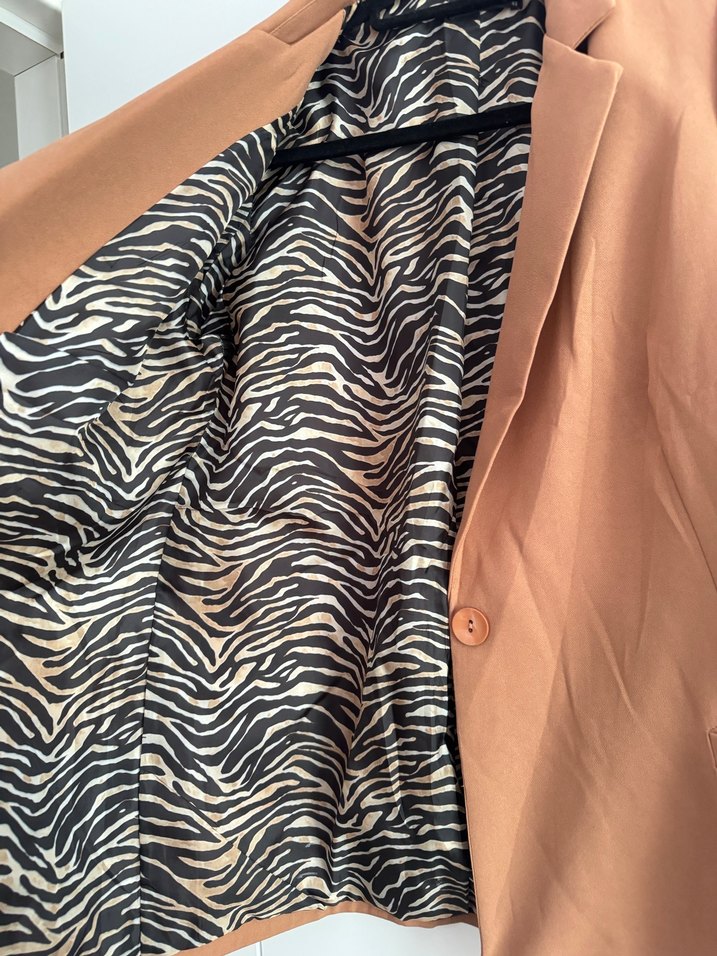 Bej Zebra Desenli Düğmeli Kadın Blazer - Görsel 3