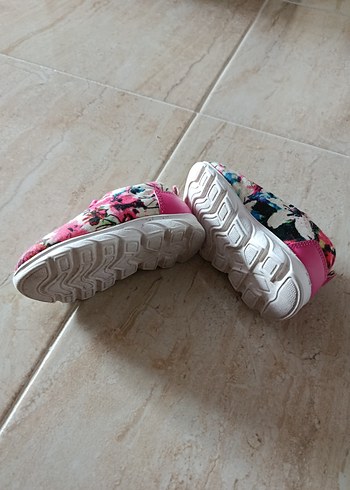 Çiçek Desenli Pembe Kız Çocuk Spor Ayakkabı - Görsel 3