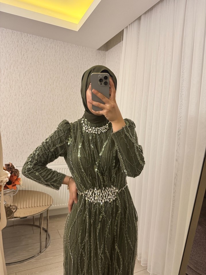 Uzun Kollu Koyu Haki Abiye Elbise - Görsel 2