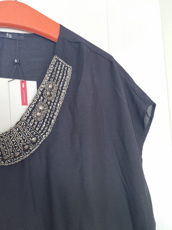 Boncuk Detaylı Siyah Kolsuz Bluz faik sönmez büyük beden - Görsel 3