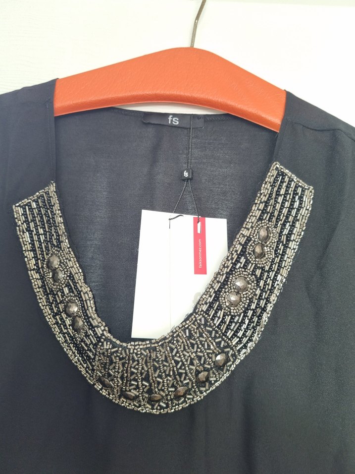 Boncuk Detaylı Siyah Kolsuz Bluz faik sönmez büyük beden - Görsel 2