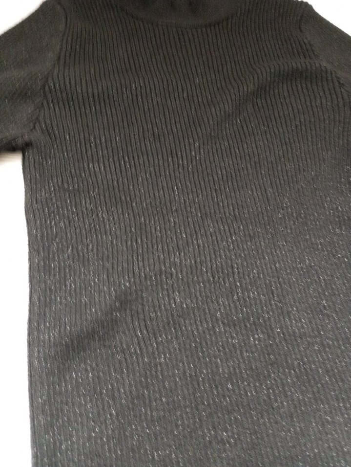 Siyah Boğazlı İnce Triko Kazak - Görsel 2