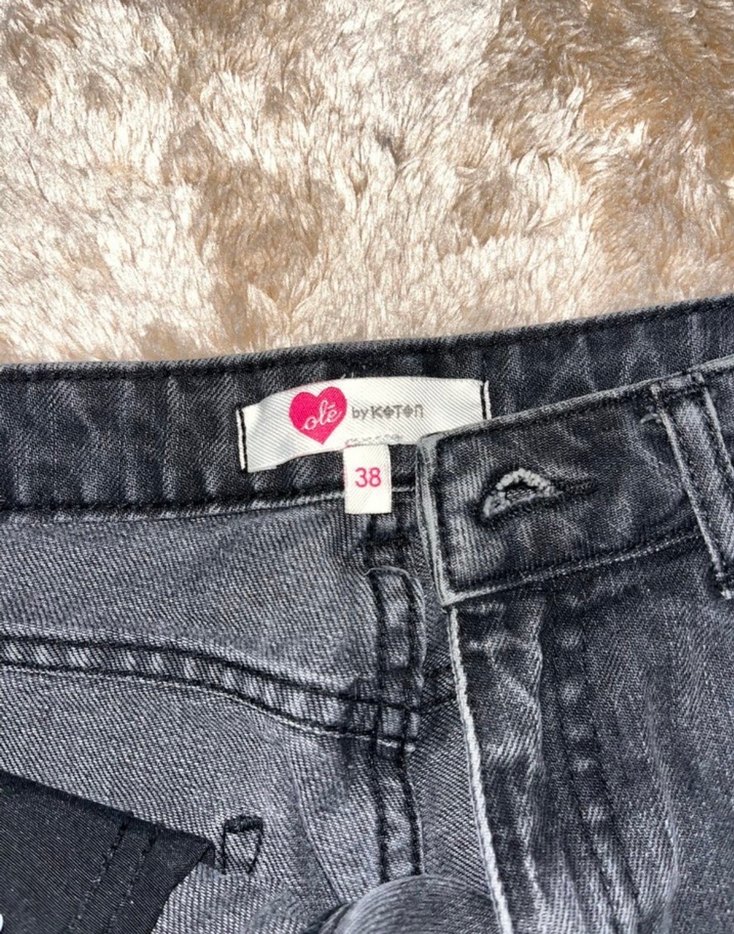 Siyah Yırtık Mini Kot Şort - Görsel 3