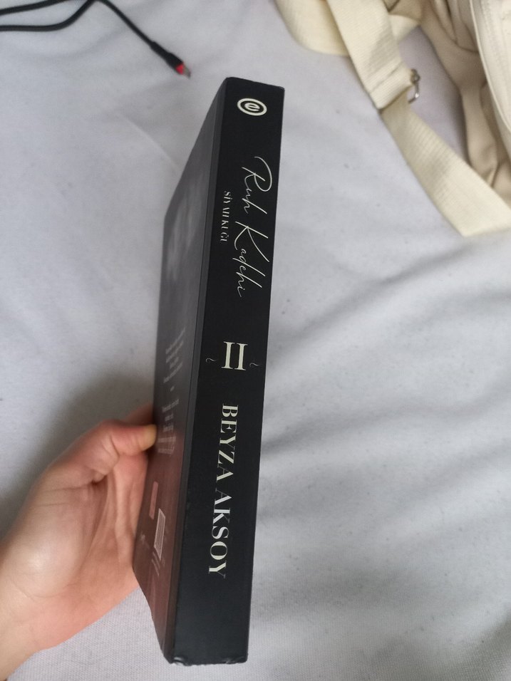 Ruh Kadehi Siyah Kuğu - Beyza Aksoy - Görsel 3