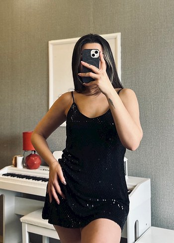 KOTON Siyah Parlak Payetli Yılan Desenli Mini Askılı Elbise - Görsel 4