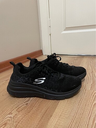 37 Beden siyah Renk Orijinal skechers spor ayakkabı