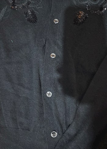 Düğmeli Siyah Gotik Nakışlı Hırka - Görsel 3
