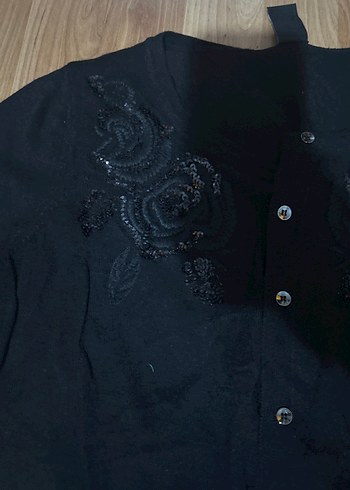 Düğmeli Siyah Gotik Nakışlı Hırka - Görsel 2