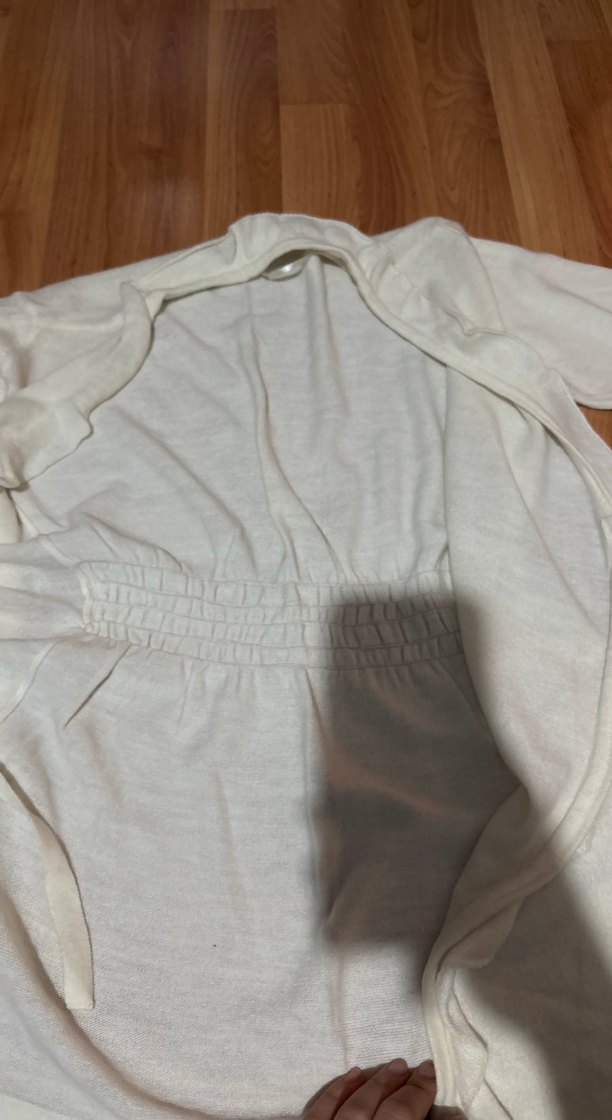 Beyaz V Yaka Uzun Kollu Kadın Hırka - Görsel 3