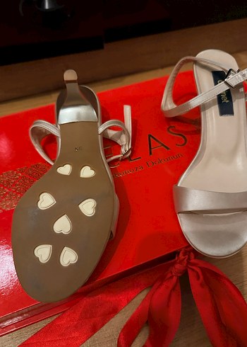 Krem  Saten Stiletto Topuklu Kadın Ayakkabı - Görsel 4